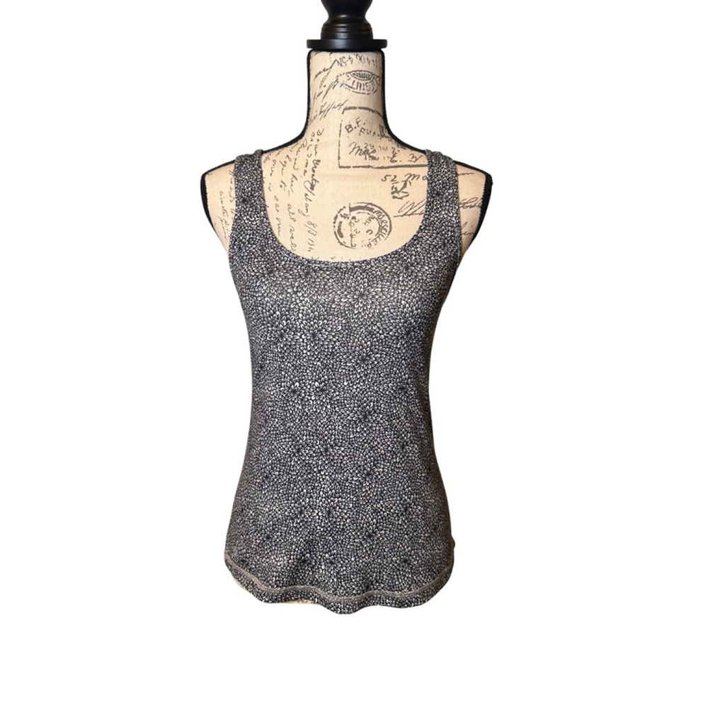 Lululemon Likely an 8 Black and White Floral Patterned Workout tank top